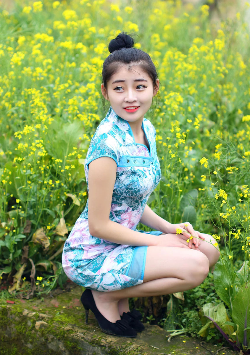 和清甜旗袍小美女同游九峰最美花海