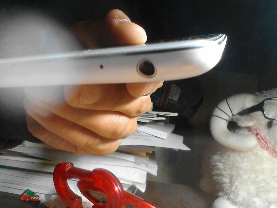 魅蓝metal是弯曲的醉了