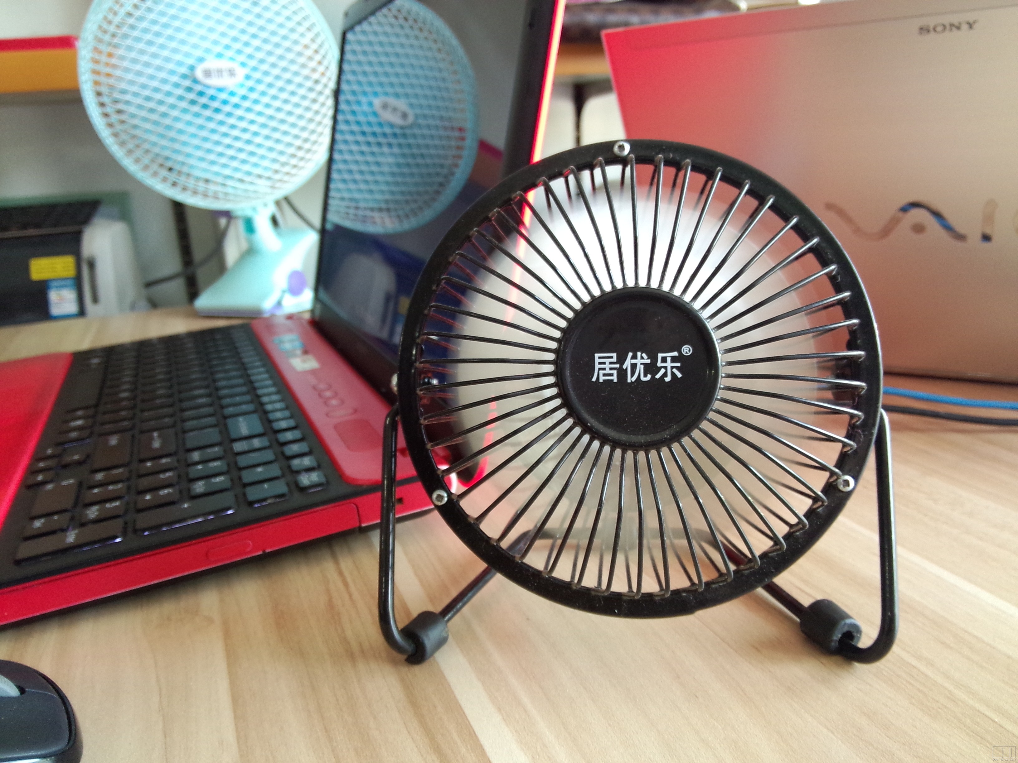 夏天魅族mx3边充电边看电视散热神器你直的拥有!